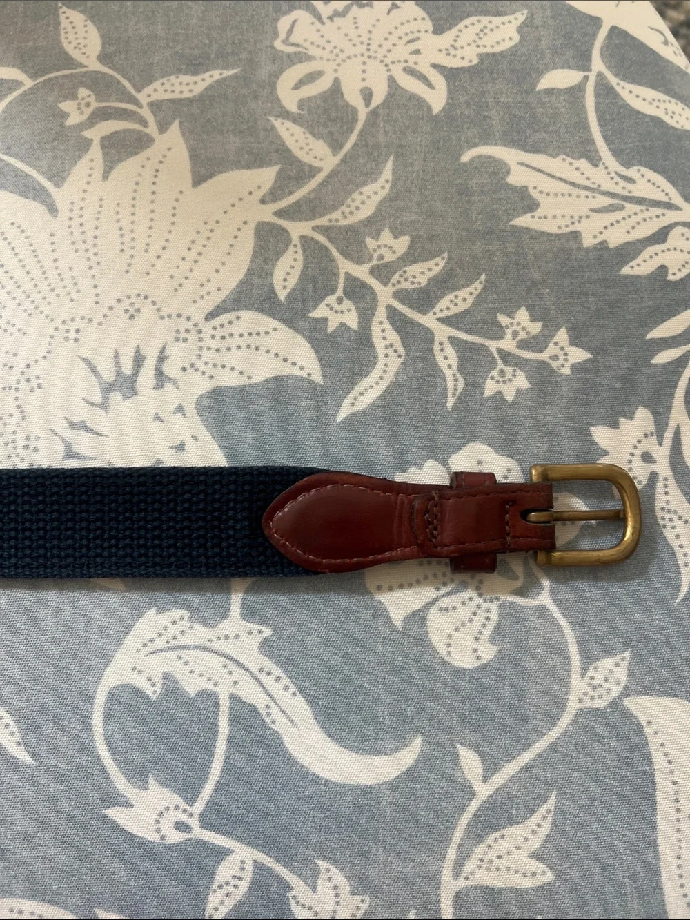Youth, Sea Island, ribbon belt size 28, navy and brown leather
